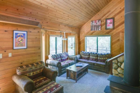Welcoming Cole Ridge Chalet in Kelseyville!
